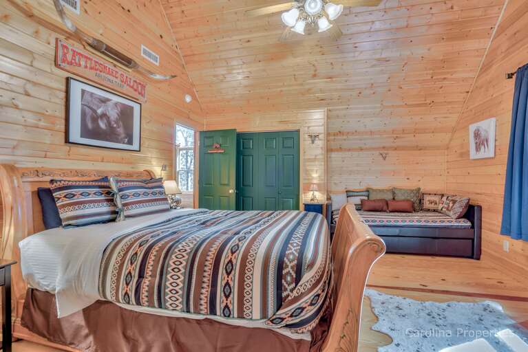 Bedroom with queen size bed and day bed Bedroom with queen size bed and day bed