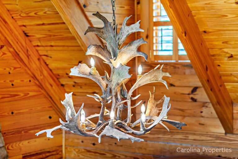 Rustic decor thoughout