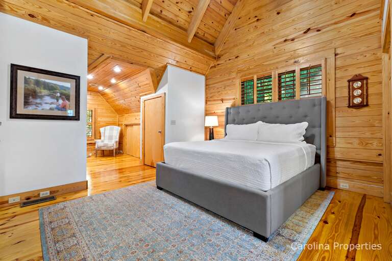 High ceilings and a reading nook