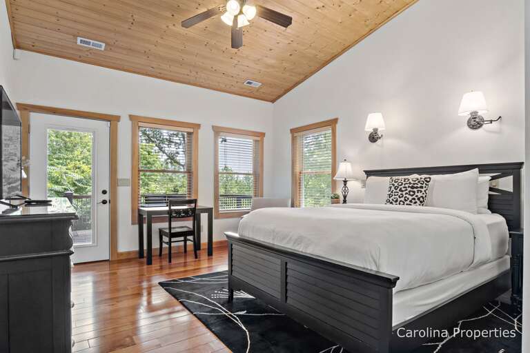 Vaulted ceilings with lots of light