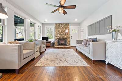 Cozy living room - fireplace is non operational