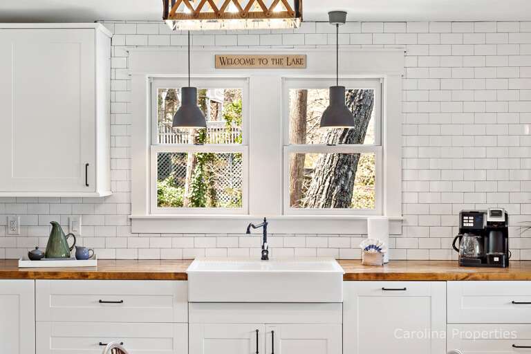 Farmhouse style sink