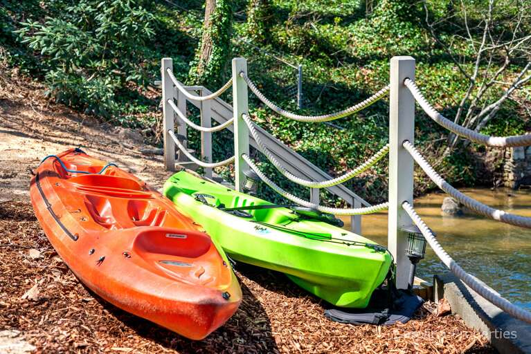 Watercrafts to enjoy the lake Watercrafts to enjoy the lake