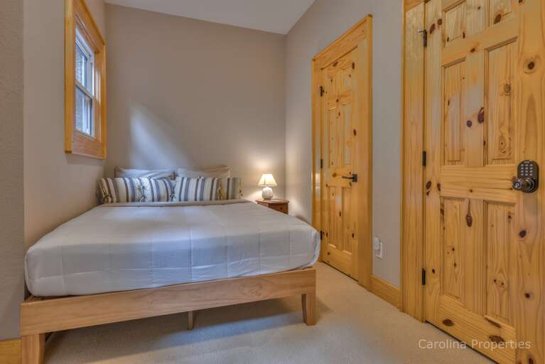 Bedroom 3 with queen size bed - lower level