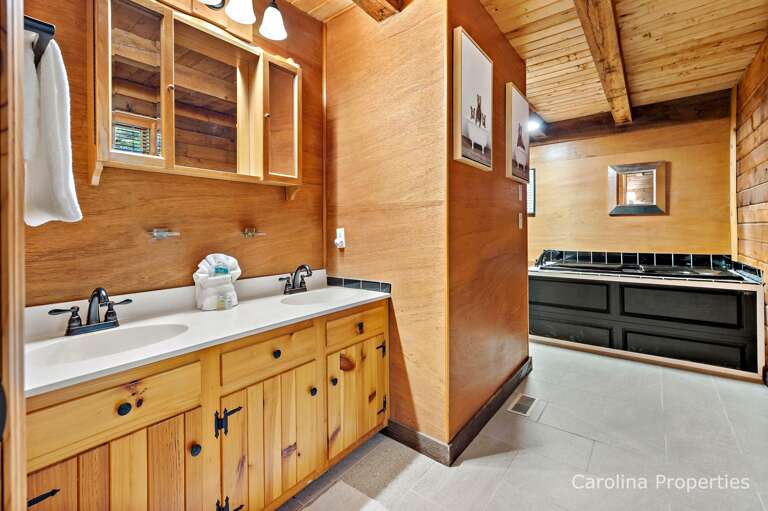 Master bathroom with double sinks, shower snd bathtub