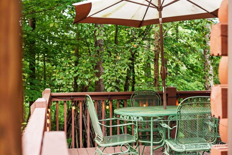 Enjoy the views in the shade of the umbrella Enjoy the views in the shade of the umbrella