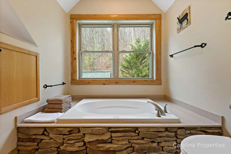 Upper level bathroom with spacious tub Upper level bathroom with spacious tub