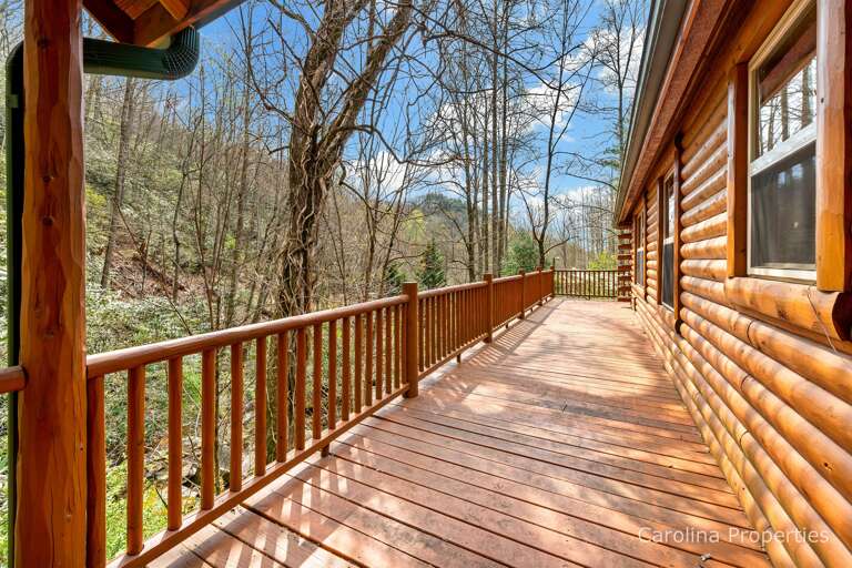 Spacious deck to enjoy the outdoors