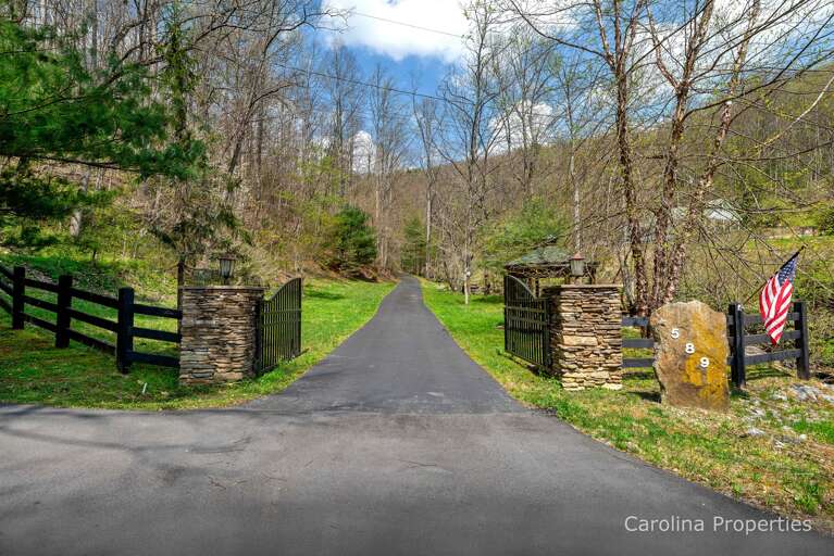 Entrance to Hidden Falls