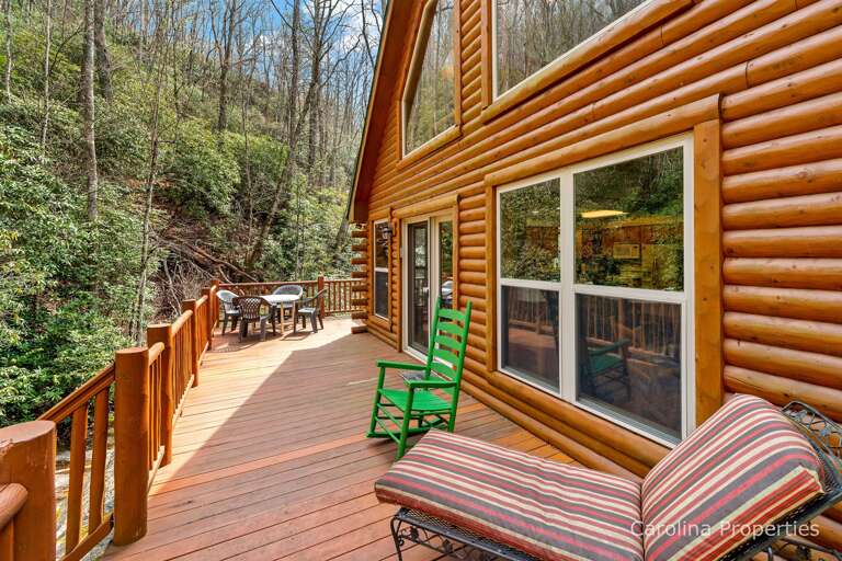 Ample seating outside to enjoy the nature and listen to the water Ample seating outside to enjoy the nature and listen to the water