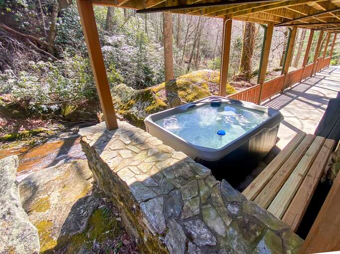 Invigorating hot tub