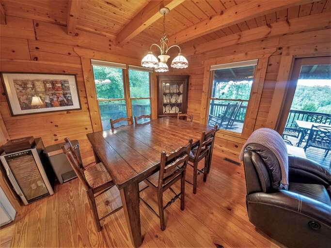 Nice diningroom table 