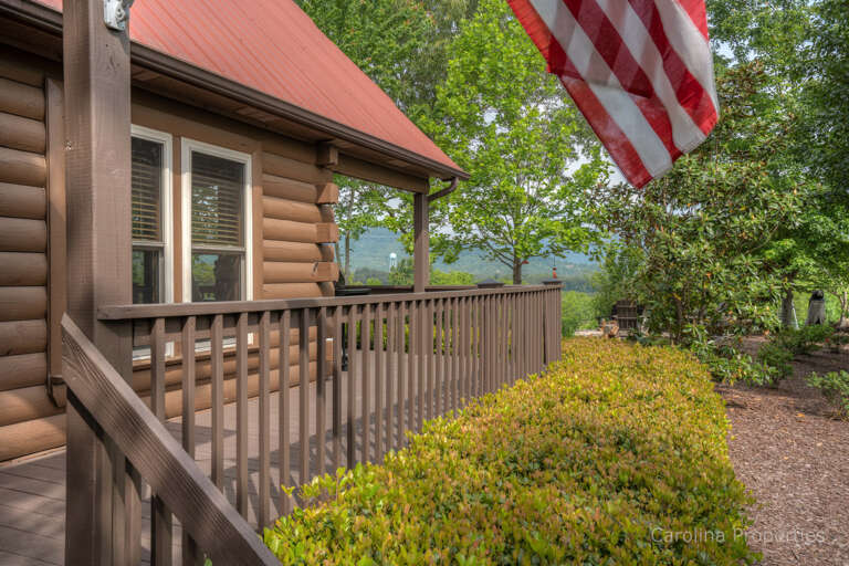 Side of Kick Back Cabin