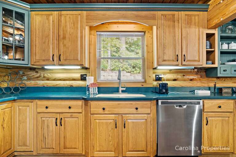 Dishwasher on-site. Dishwasher on-site.