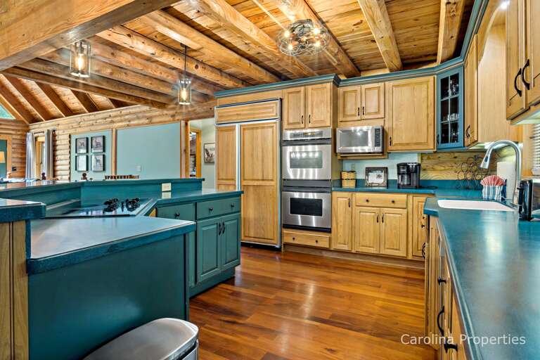 Gorgeous kitchen with plenty of storage. Gorgeous kitchen with plenty of storage.