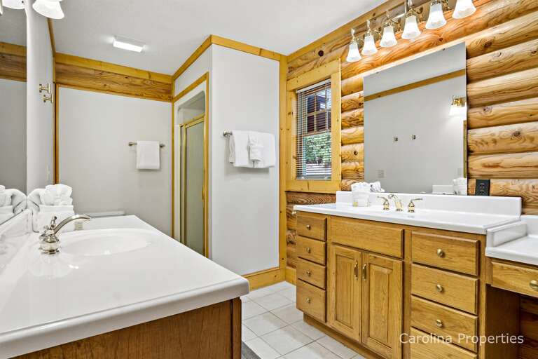 Master bathroom. Master bathroom.