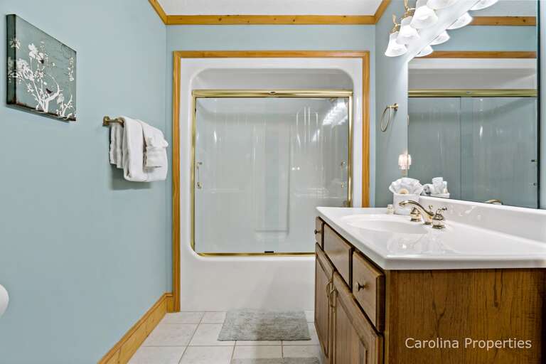 Second bathroom. Second bathroom.