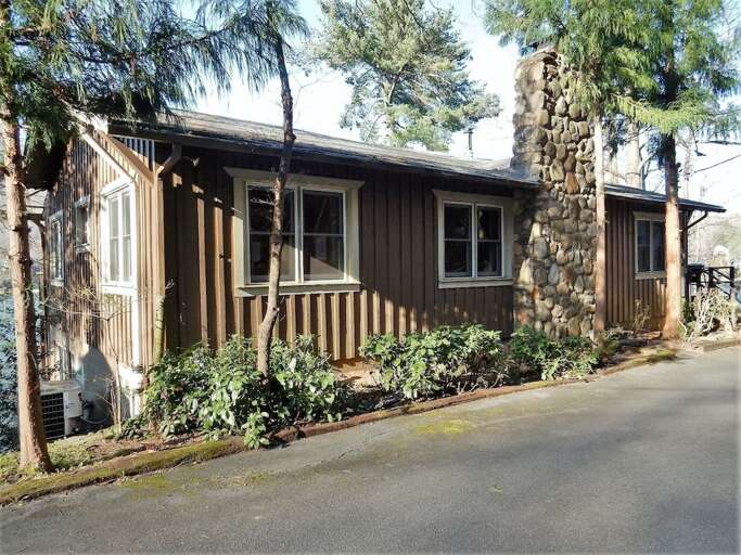 Additional view of Loose Moose Lodge