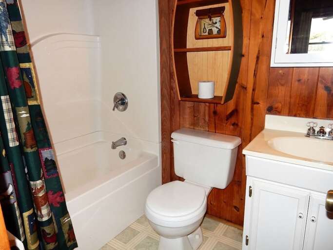 Bathroom with shower/tub combination
