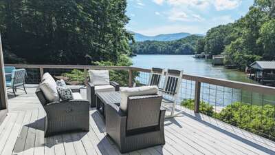 Many great spots relax and enjoy the scenery