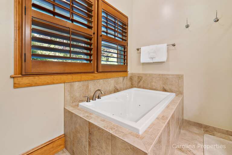 Just imagine a relaxing bath in the large jetted tub Just imagine a relaxing bath in the large jetted tub
