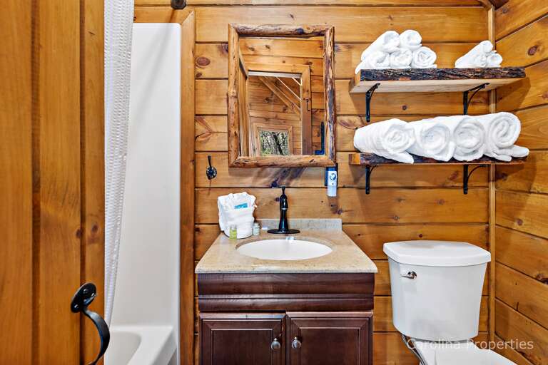 There is an adjoining full bathroom