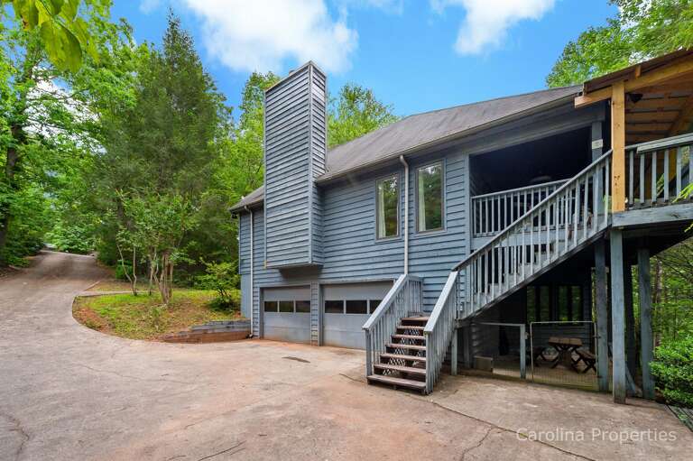 Parking space for up to 4 vehicles