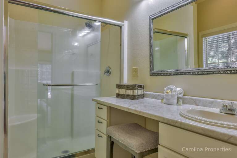 Main level master bath