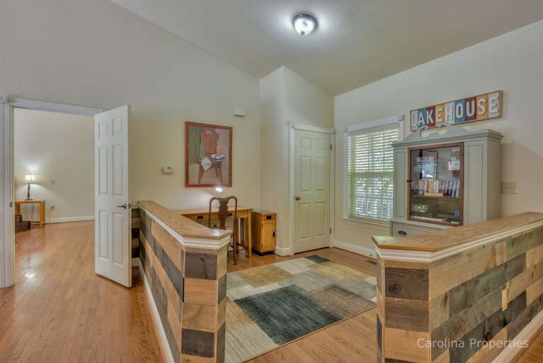 Office space with desk when needing to work while on vacation