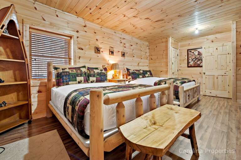 King and queen on lower level