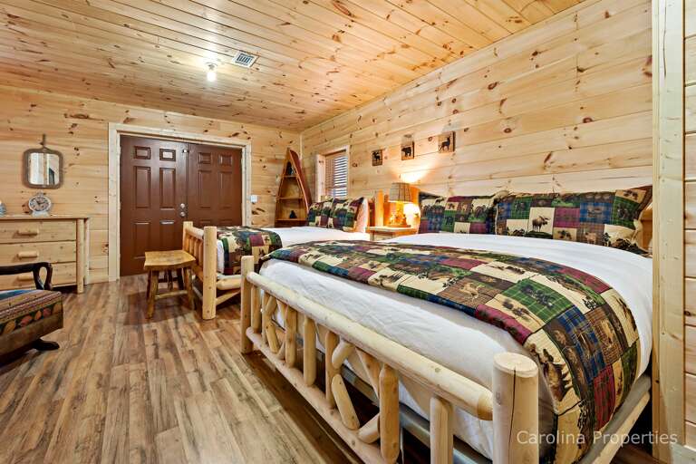 King and queen on lower level King and queen on lower level