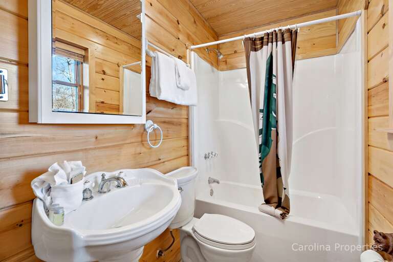 Full bathroom Full bathroom