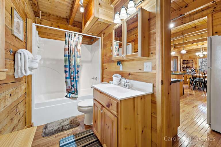 Full bathroom Full bathroom