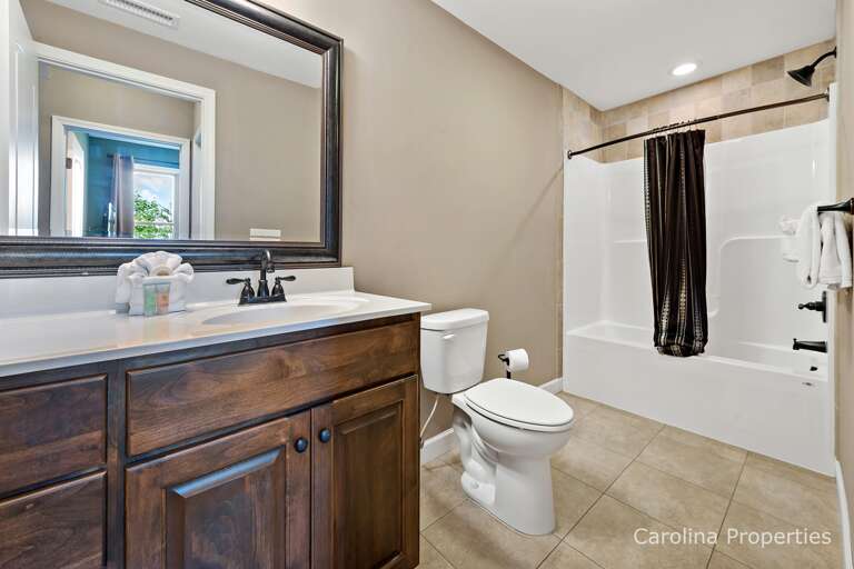 Second bathroom with tub/shower combination Second bathroom with tub/shower combination