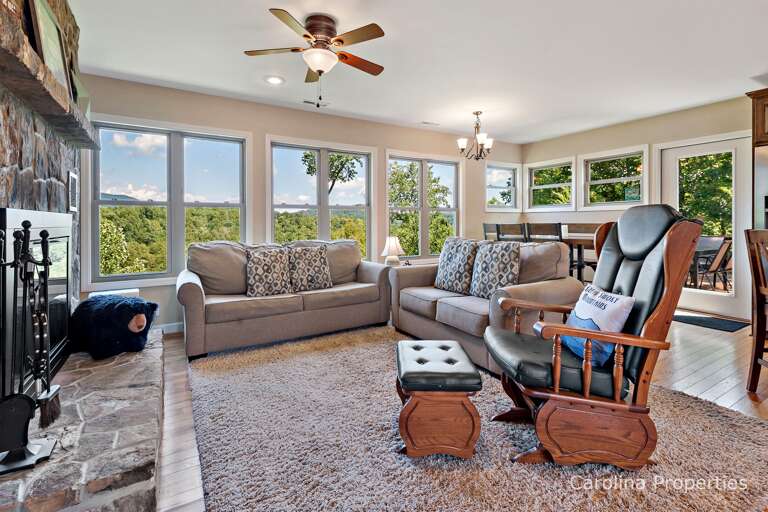 Plenty of cozy seating in the living room Plenty of cozy seating in the living room