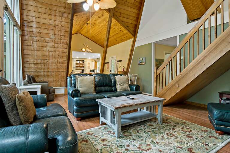 Additional view of the living area.