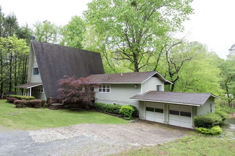 There are small garages and plenty of parking space.