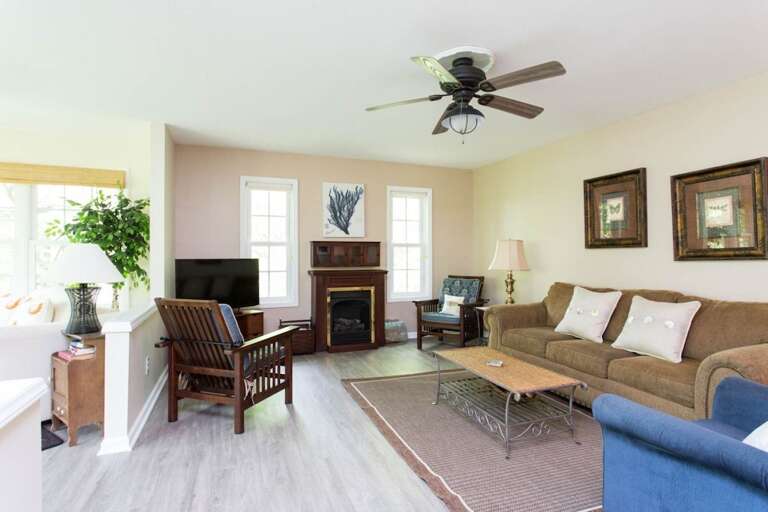 Here is the living area in the afternoon sun shining in through the numeorus windows. Here is the living area in the afternoon sun shining in through the numeorus windows.