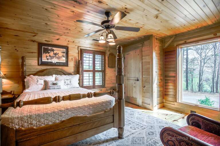 Upper level bedroom with queen size bed