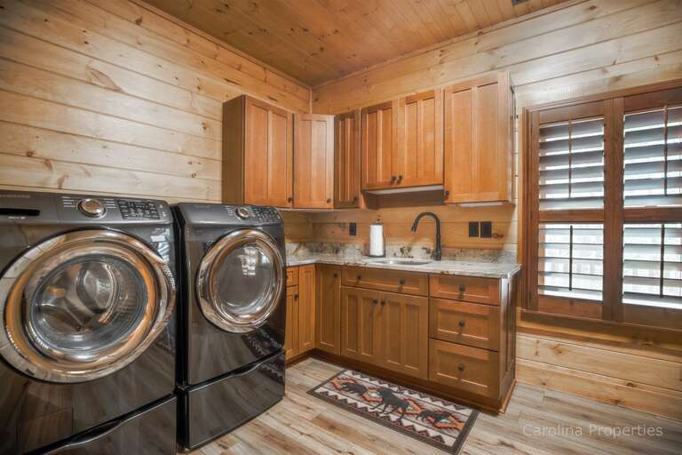 Laundry room and 2nd kitchen on lower level Laundry room and 2nd kitchen on lower level