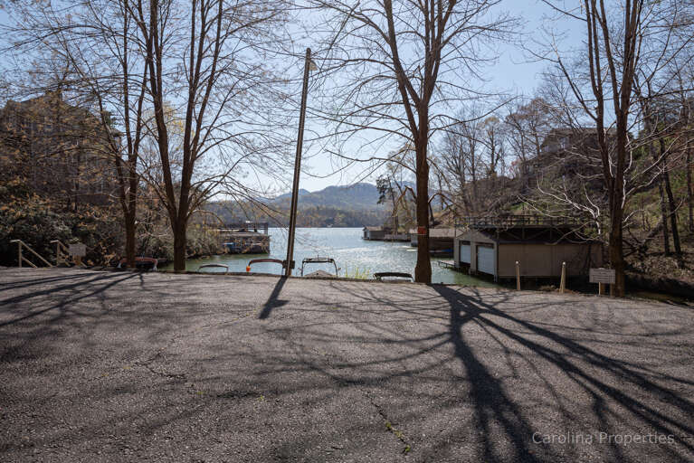 Lake access area just a short 2 minute walk from the home