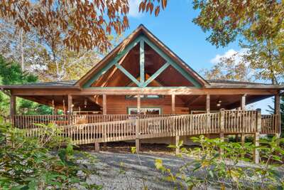 Welcome to The Bear's Den in Lake Lure, NC