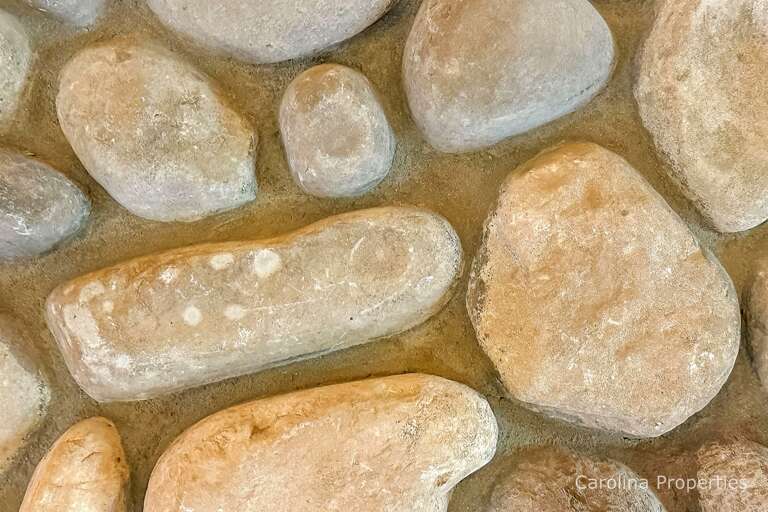 Fine details throughout.