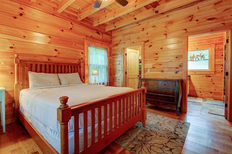 Main level master bedroom with queen size bed Main level master bedroom with queen size bed