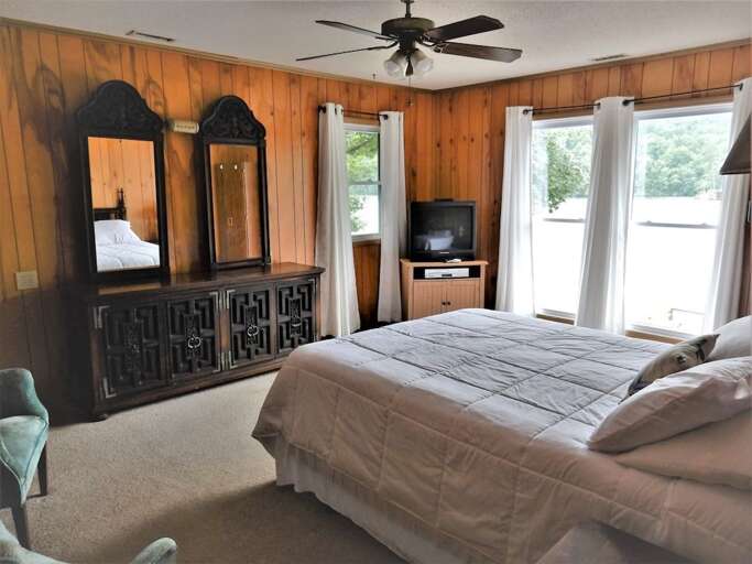 Bedroom four with queen size bed Bedroom four with queen size bed