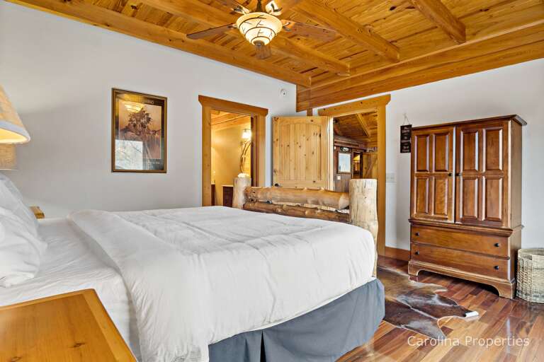 Wooden ceiling for the cabin feel