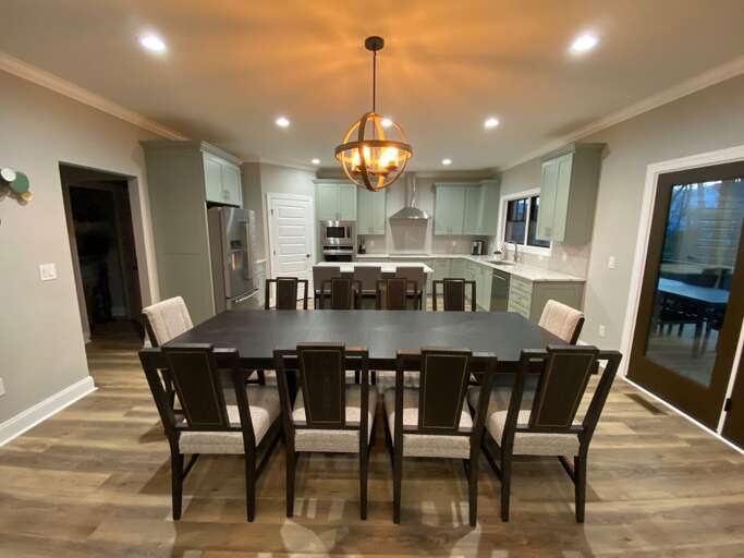 Seating for 10 in the dining area