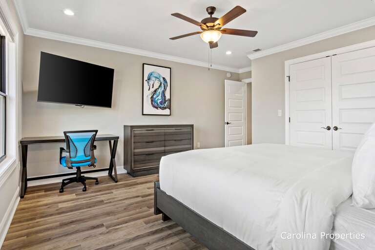 Desk area in the king bedroom