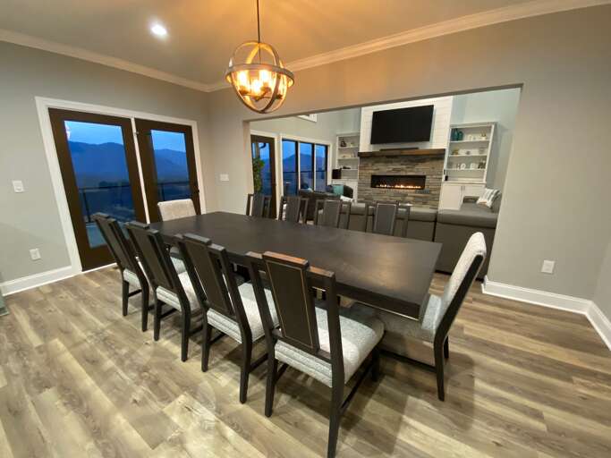 The dining area flows into the livingroom