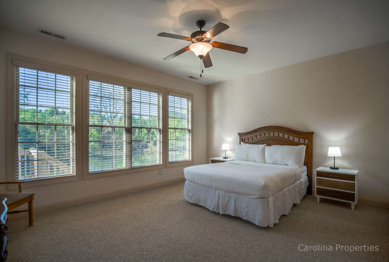 Lower level private room with queen size bed Lower level private room with queen size bed